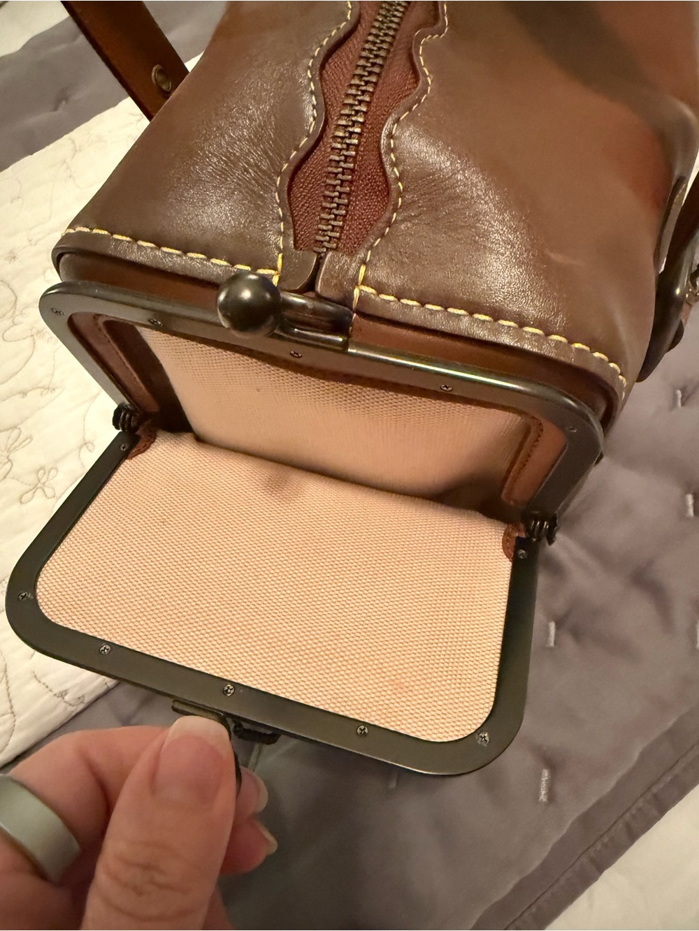 EUC Coach Mailbox Bag 1941 Saddle - Picture 3 of 15